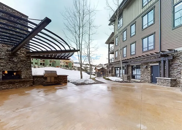 Trailhead Lodge